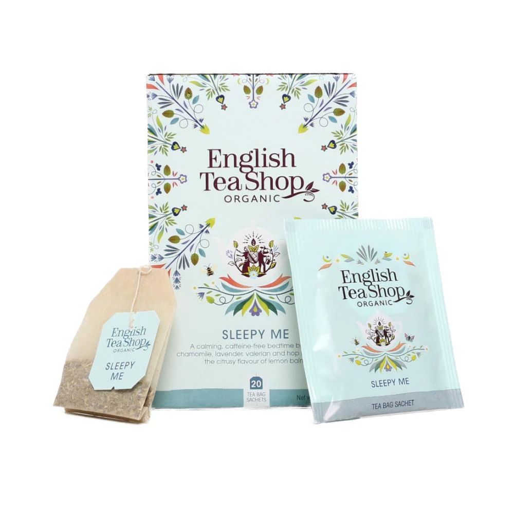 Verpakking met theezakje en individueel zakje. Tekst: English Tea Shop Organic, Sleepy Me, 20 zakjes.