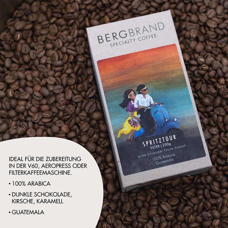 Paquet de café BERGBRAND Spritztour sur grains de café. Texte: 100% Arabica, chocolat noir, cerise, caramel.