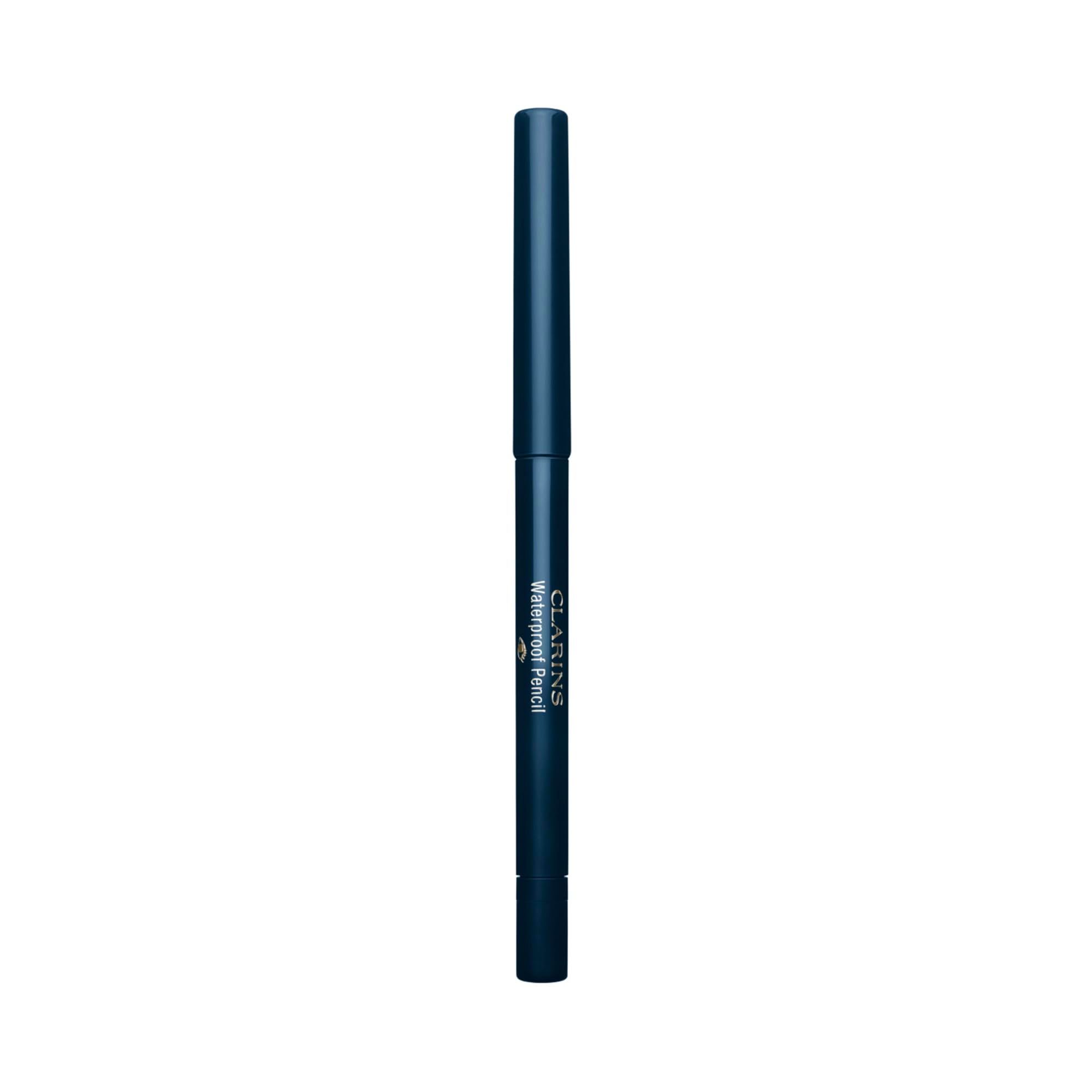 Crayon pour les yeux bleu, CLARINS Waterproof Pencil. Inscription. Fond blanc.