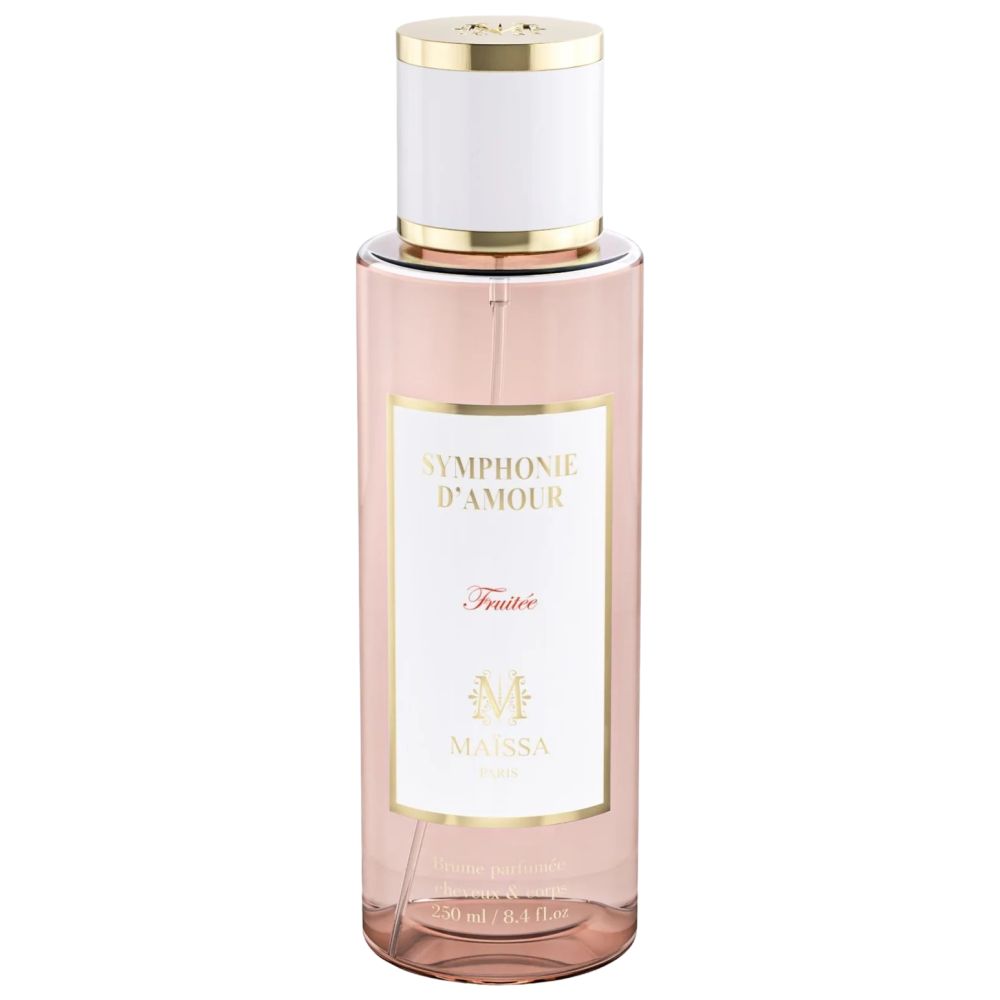 Flacon en verre rose avec bouchon blanc et détails dorés. Étiquette avec texte: Symphonie d'Amour, Fruité, Maïssa Paris. Contenance: 50 ml.