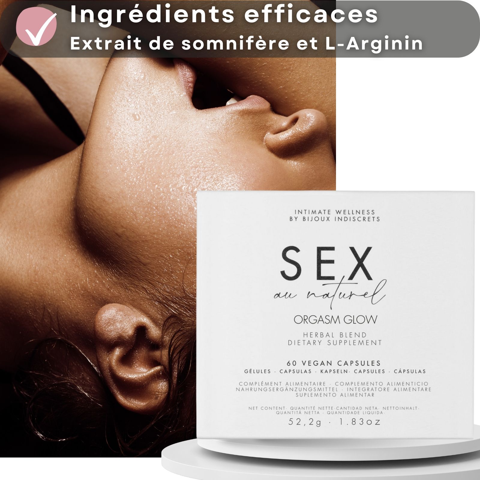 Gros plan sur des lèvres. Boîte avec texte SEX au naturel ORGASM GLOW. 60 gélules végétales. Marque Bijoux Indiscrets.
