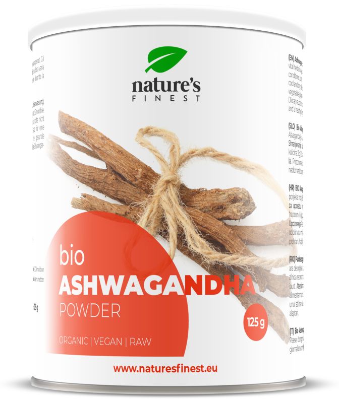 Potje bio Ashwagandha poeder. Opschrift Nature's Finest. Op witte achtergrond.