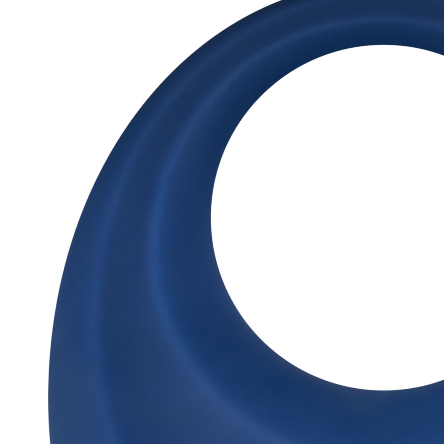 Gros plan sur un produit bleu en forme d'anneau. La forme ovale et la surface lisse sont clairement visibles.