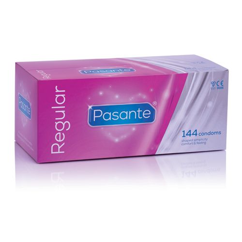 Verpakking van 144 Pasante Regular condooms met hartmotief en CE-keurmerk.