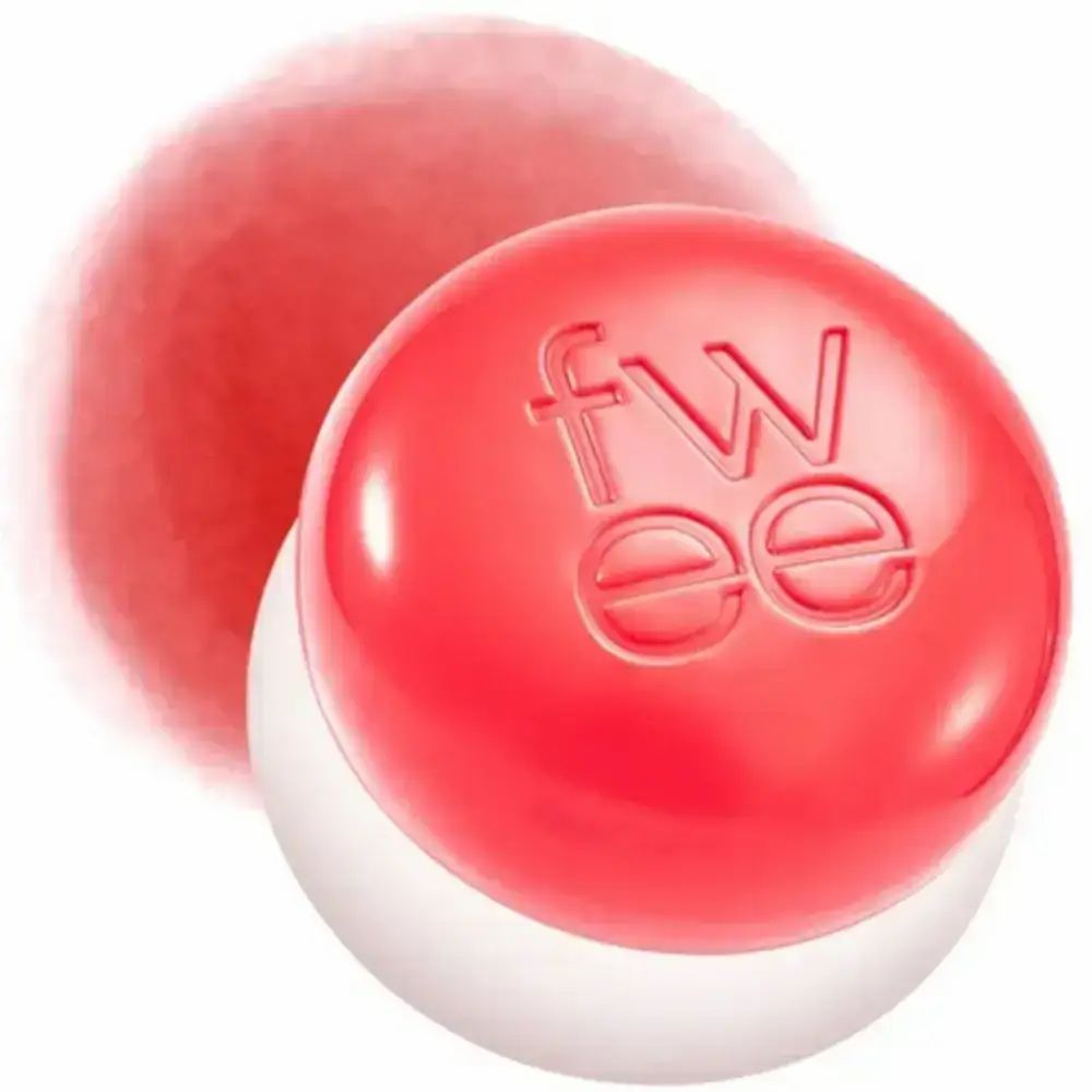 Ronde rode pot met witte bodem. De tekst 'fwee' staat in witte letters. Rode vlek op de achtergrond.