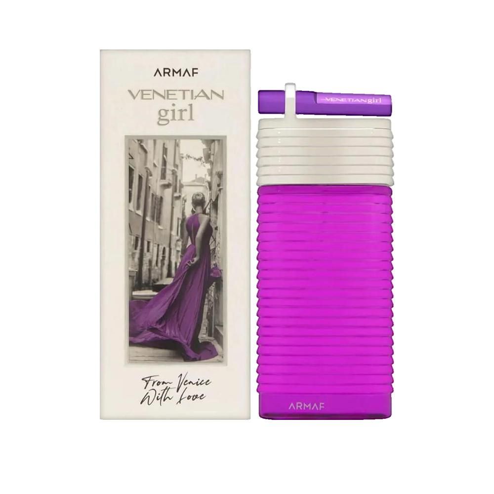 Flacon de parfum et emballage. Flacon : rose, cannelé, bouchon blanc, vaporisateur violet. Emballage : blanc, image d'une femme à Venise.