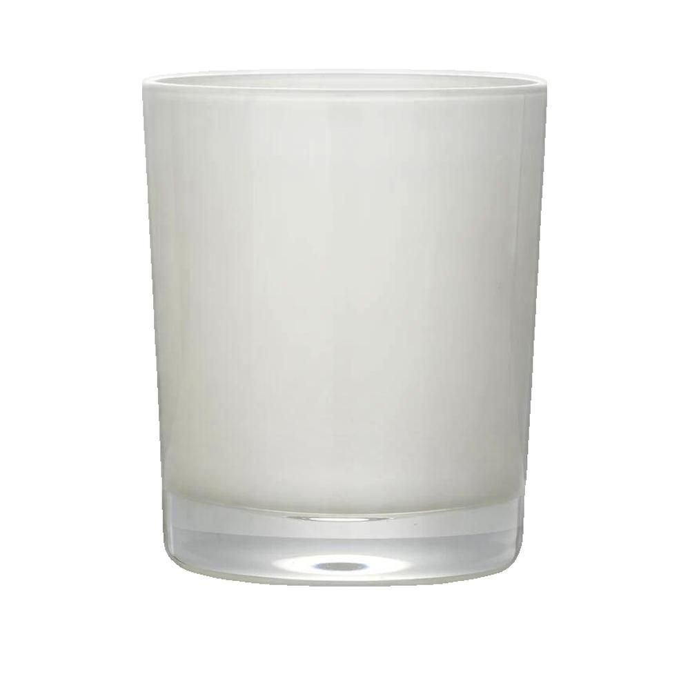 Bougie blanche en verre. Forme cylindrique, base transparente. Aucun autre détail visible.