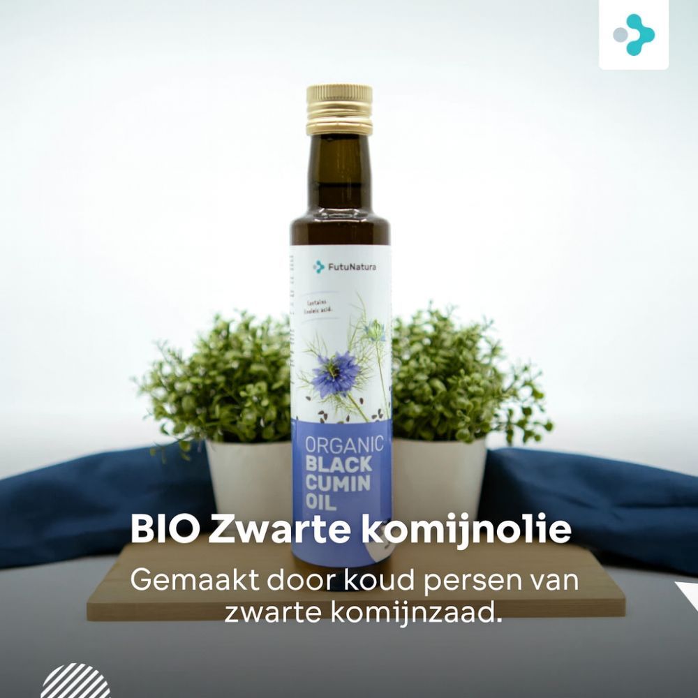 Fles met etiket en bloemmotief. Twee potplanten. BIO Zwarte komijnolie. Koud persen van zwarte komijnzaad.