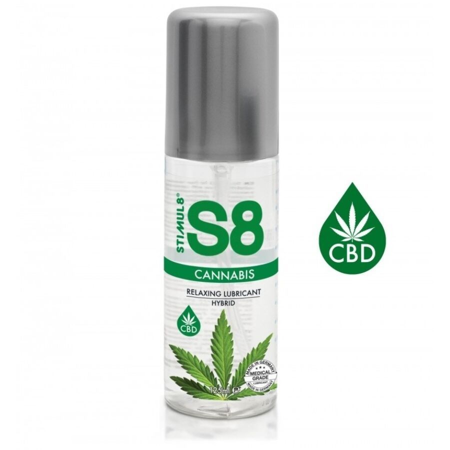 Cilindrische fles met zilveren dop. Opschrift: S8, Cannabis, CBD. Groen cannabisblad-logo. Made in Germany.