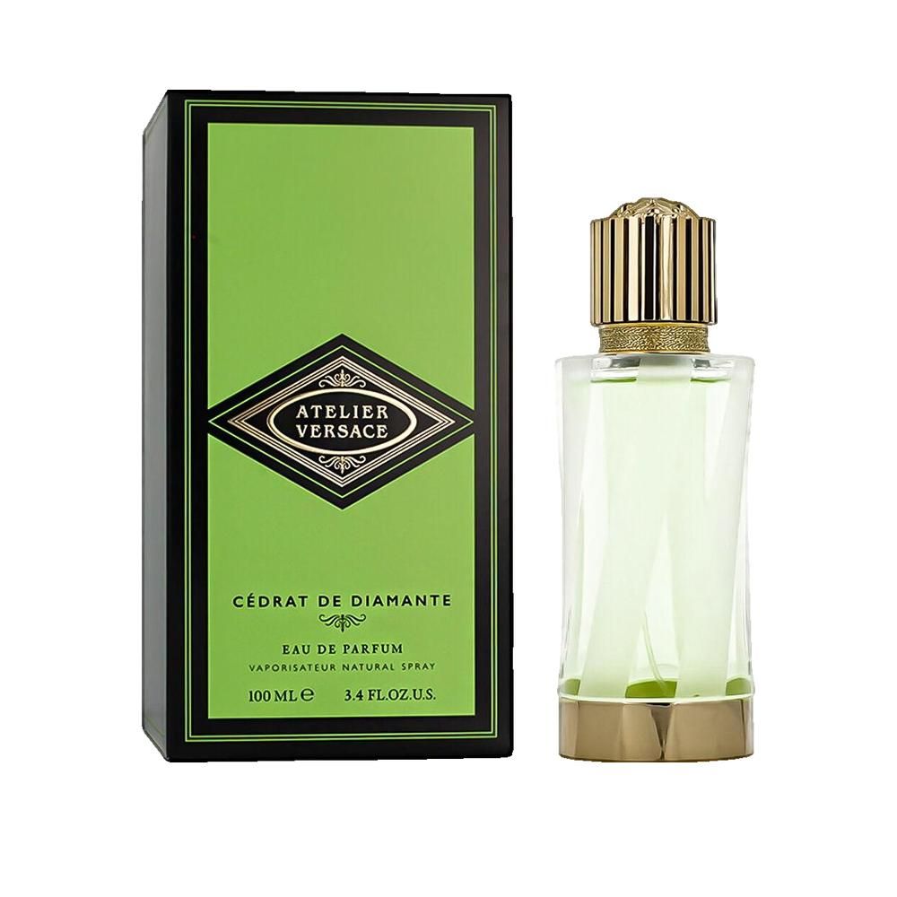 Parfumfles naast groene doos. Fles met gouden dop. Doos met tekst: Cédrat de Diamante, Atelier Versace, 100 ml.