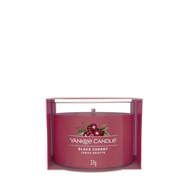 Yankee Candle Black Cherry votiefkaars van 37g in transparante verpakking.