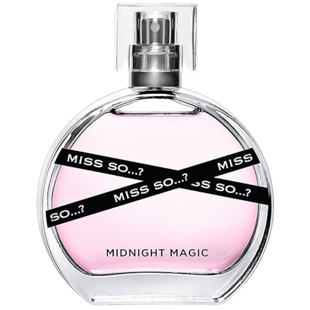 Flacon rond, liquide rose. Bandes noires avec texte "MISS SO...?" croisées. Texte "MIDNIGHT MAGIC".