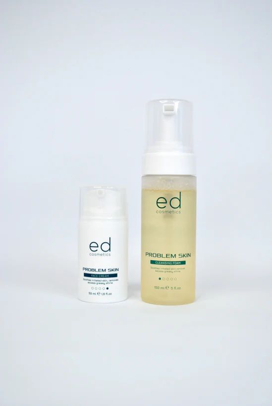 Deux flacons: une crème blanche et un flacon mousse transparent avec "ed cosmetics" et "PROBLEM SKIN".
