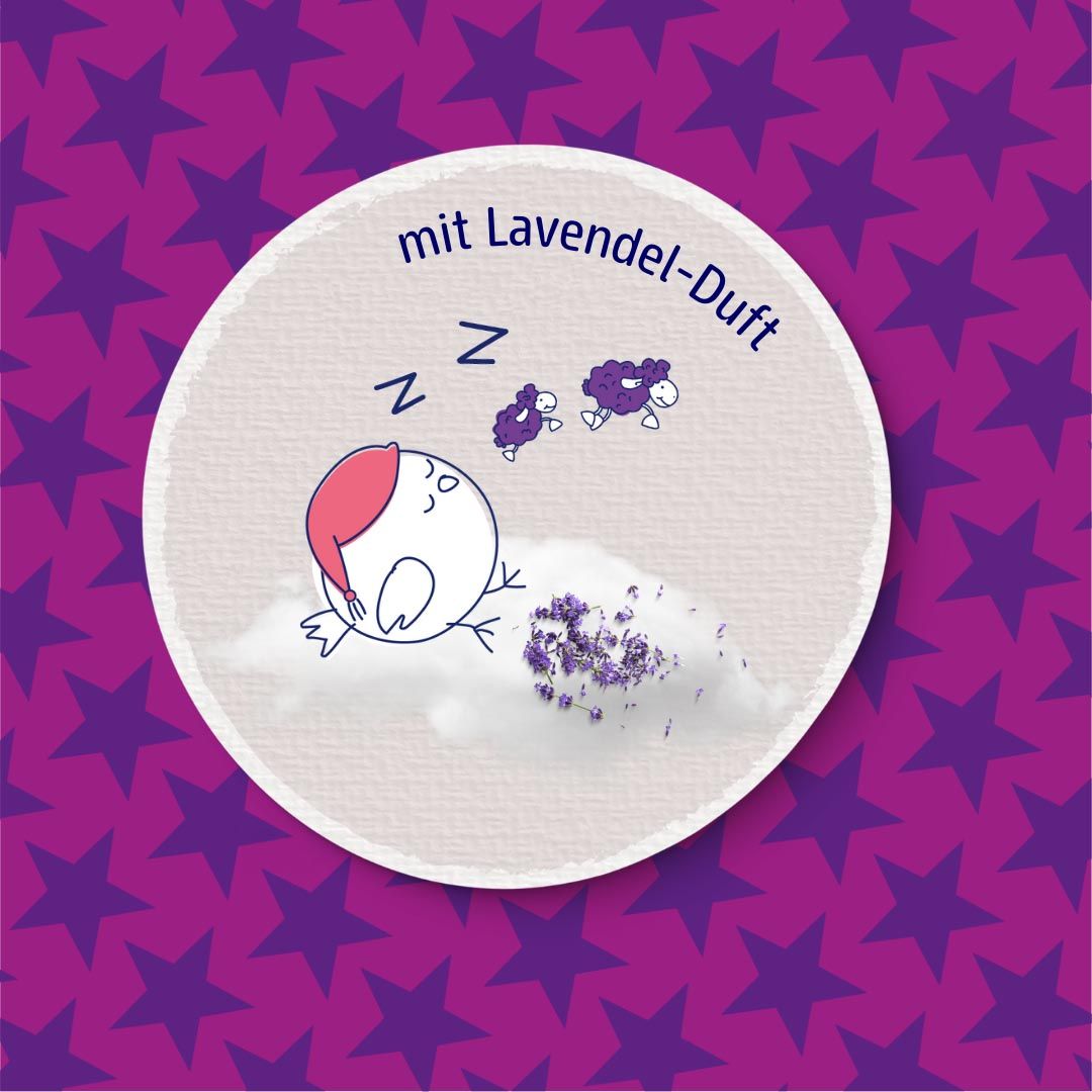 Ronde sticker met illustratie. Schaap, wolk, tekst: mit Lavendel-Duft. Achtergrond: paarse sterren.