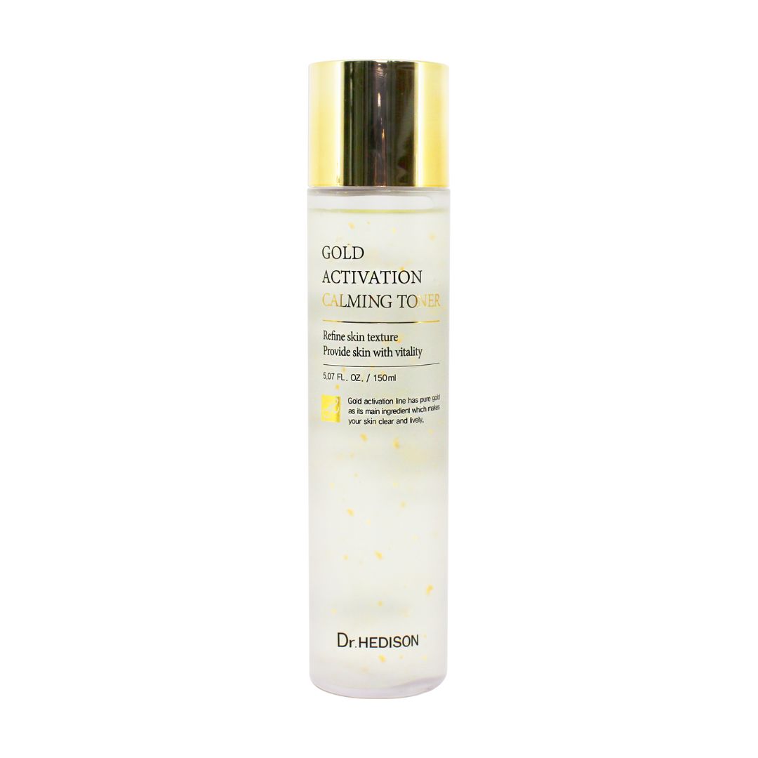 Flacon cylindrique avec bouchon doré. Inscription: Gold Activation Calming Toner. Contient des particules dorées.