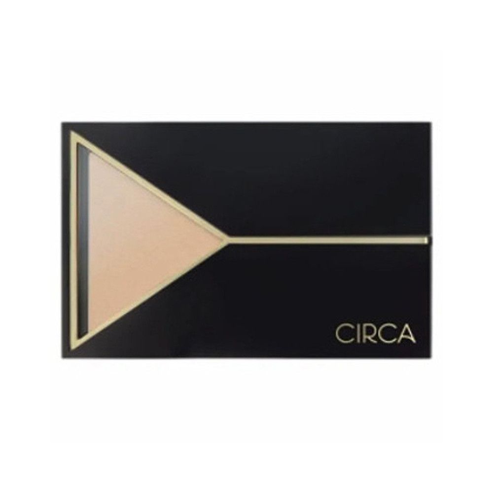 Palette de maquillage noire avec des accents géométriques dorés. Contient une teinte claire et poudrée. Le mot CIRCA est visible.