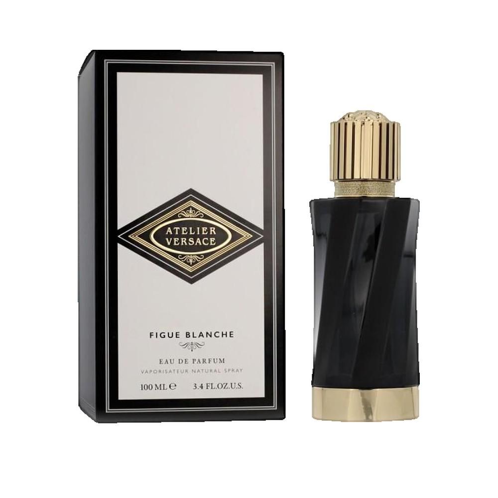 Zwarte flacon met gouden dop en voet, naast witte verpakking met zwarte rand. Opschrift: Atelier Versace, Figue Blanche.