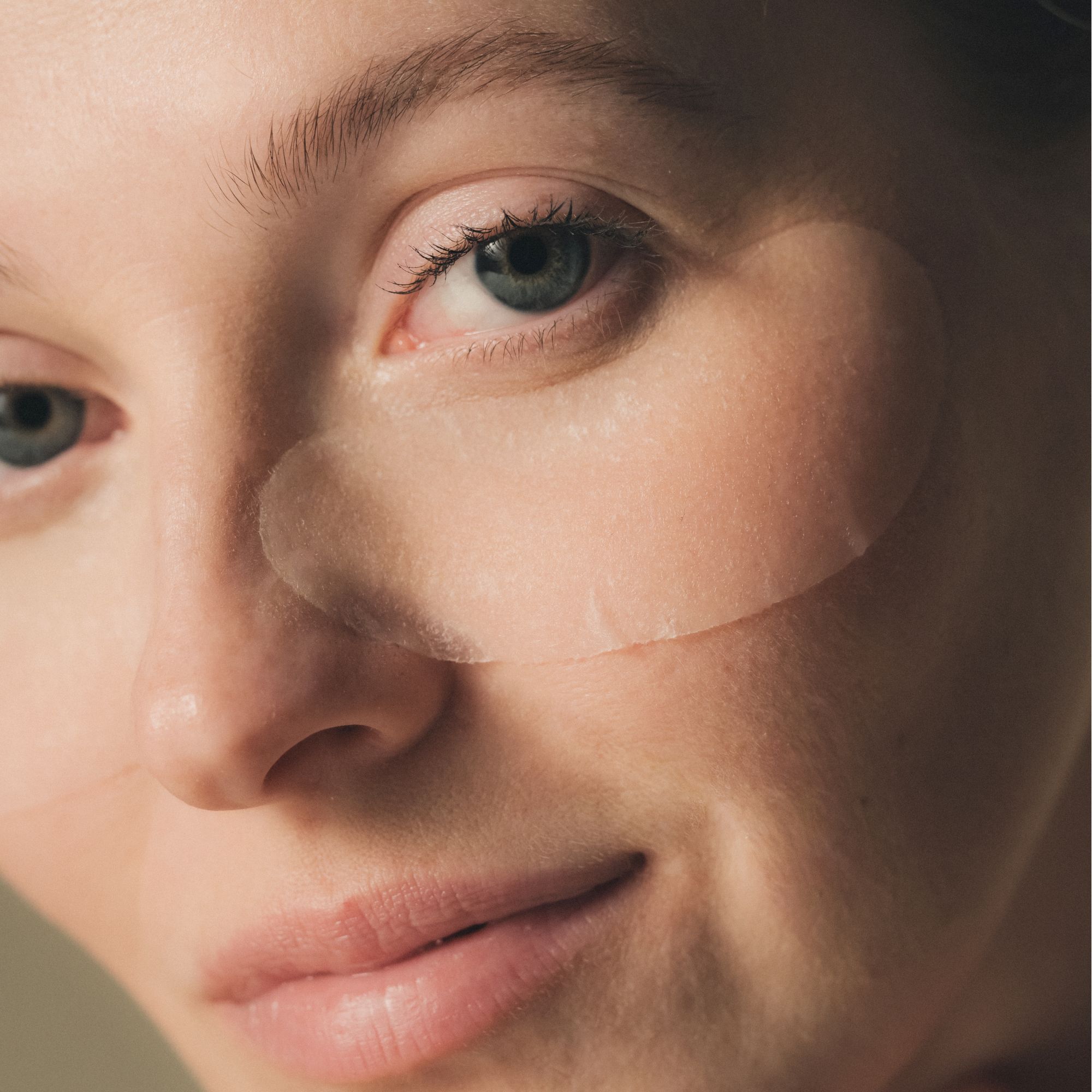 Avant d'un emballage Alkemy Eye-Biobotox Eye Patch avec informations sur le produit.