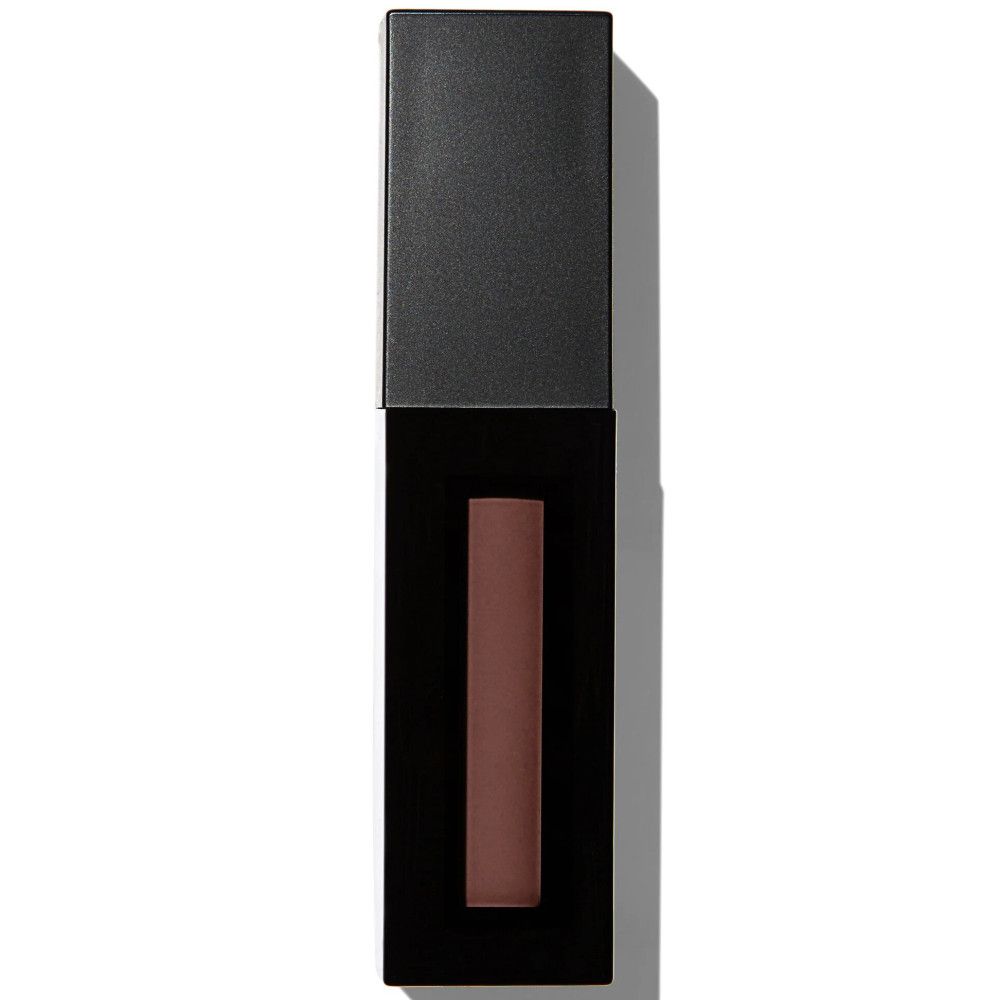 Tube de gloss noir avec bouchon fermé. Le gloss est marron.