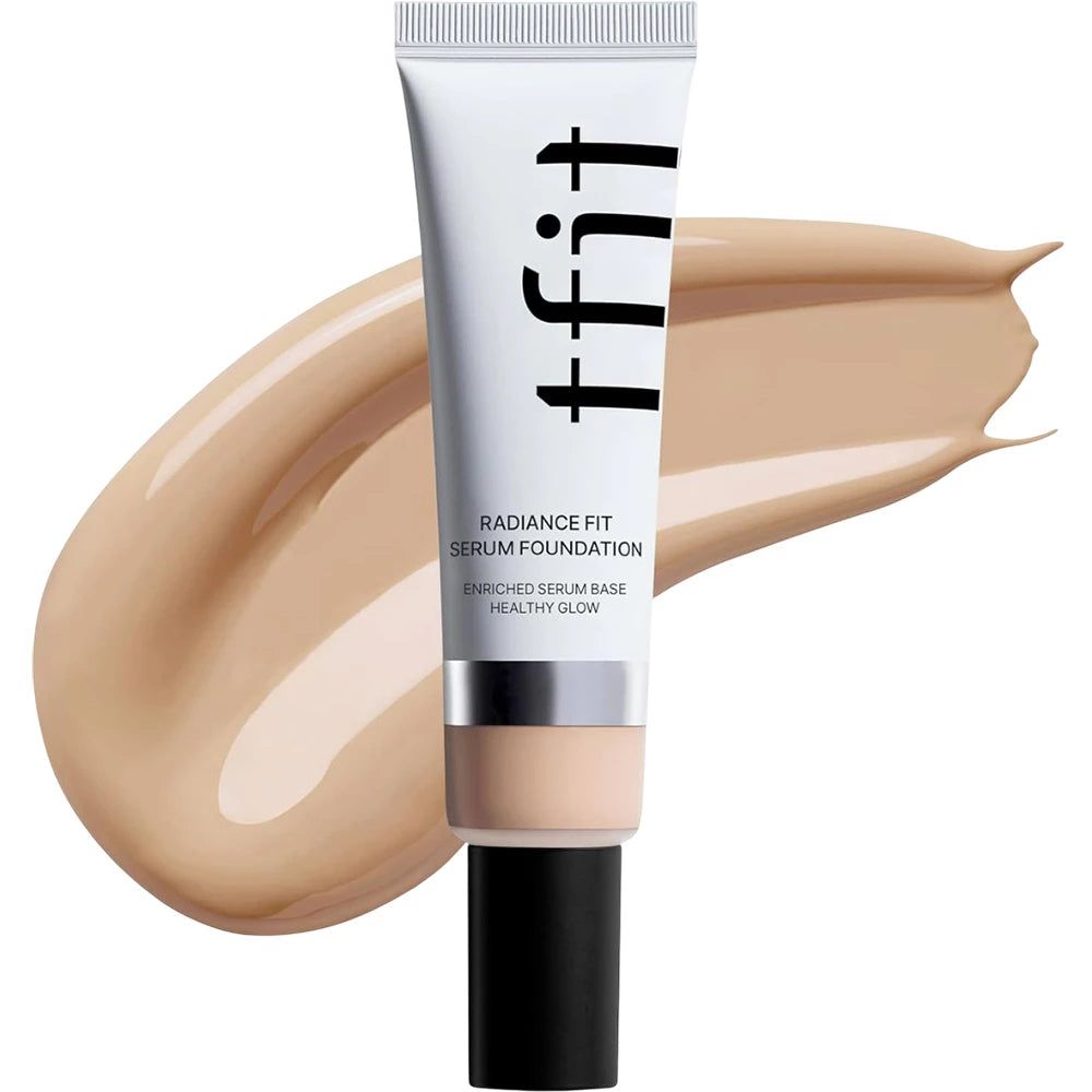 Tube de fond de teint sérum. Tube blanc avec bouchon noir. Nom du produit et texte visibles. Produit sur fond clair.