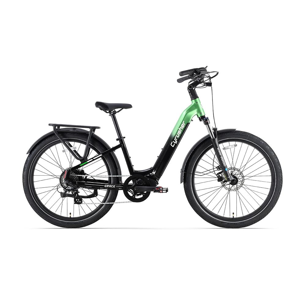 Vélo électrique noir et vert. Porte-bagages, garde-boue et freins à disque. Marque : Cyrusher.