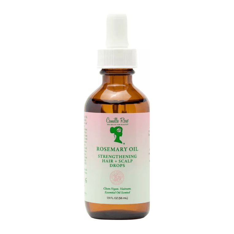 Bruine glazen fles met verstuiver. Etiket met productnaam en logo. Bevat rozemarijnolie voor het versterken van haar en hoofdhuid.