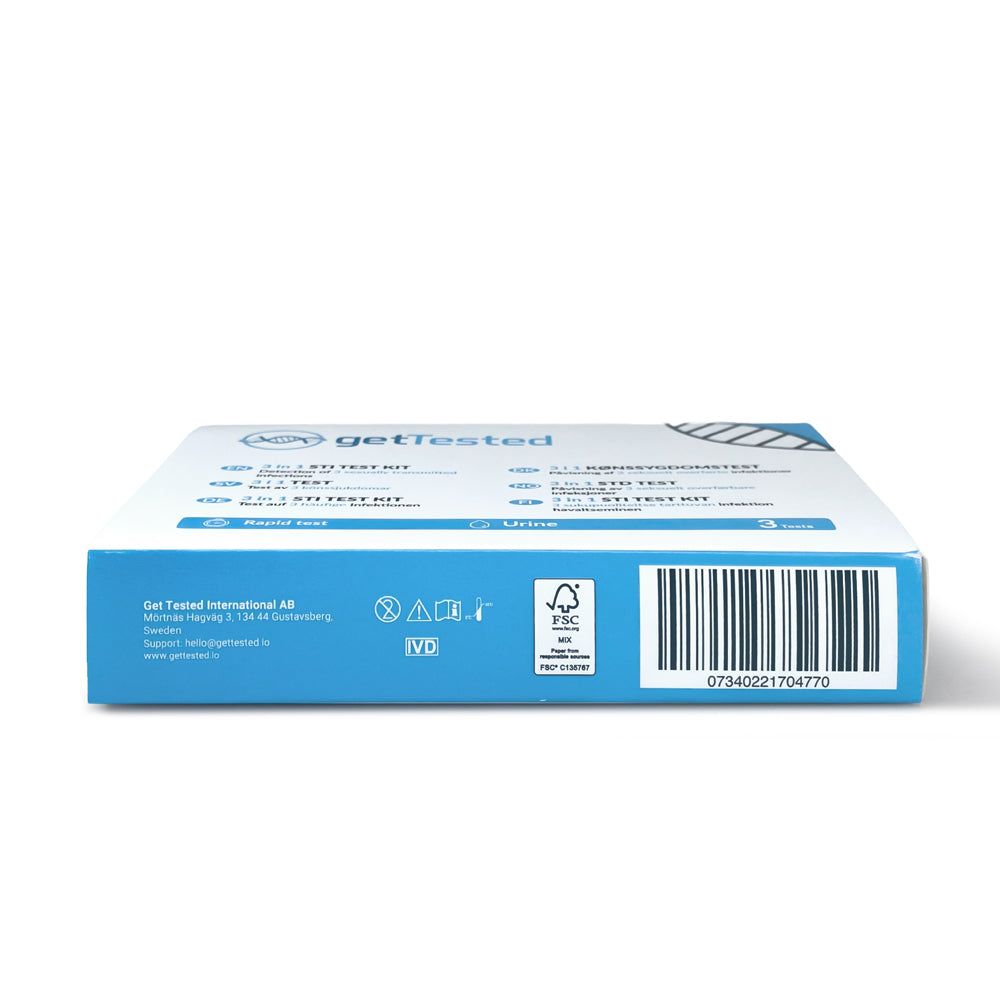 GetTested 3 in 1 STI Test doos. Onderkant met barcode, tekst en logo's. Bevat: GetTested International AB, IVD-symbool, FSC-logo.