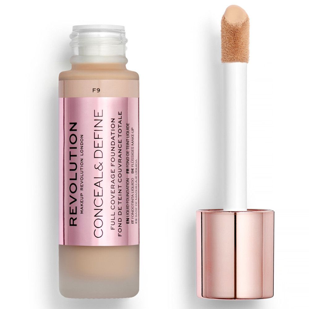 Vloeibare foundation in glazen fles met applicator. Roze etiket met productnaam en merk. Tint F9.