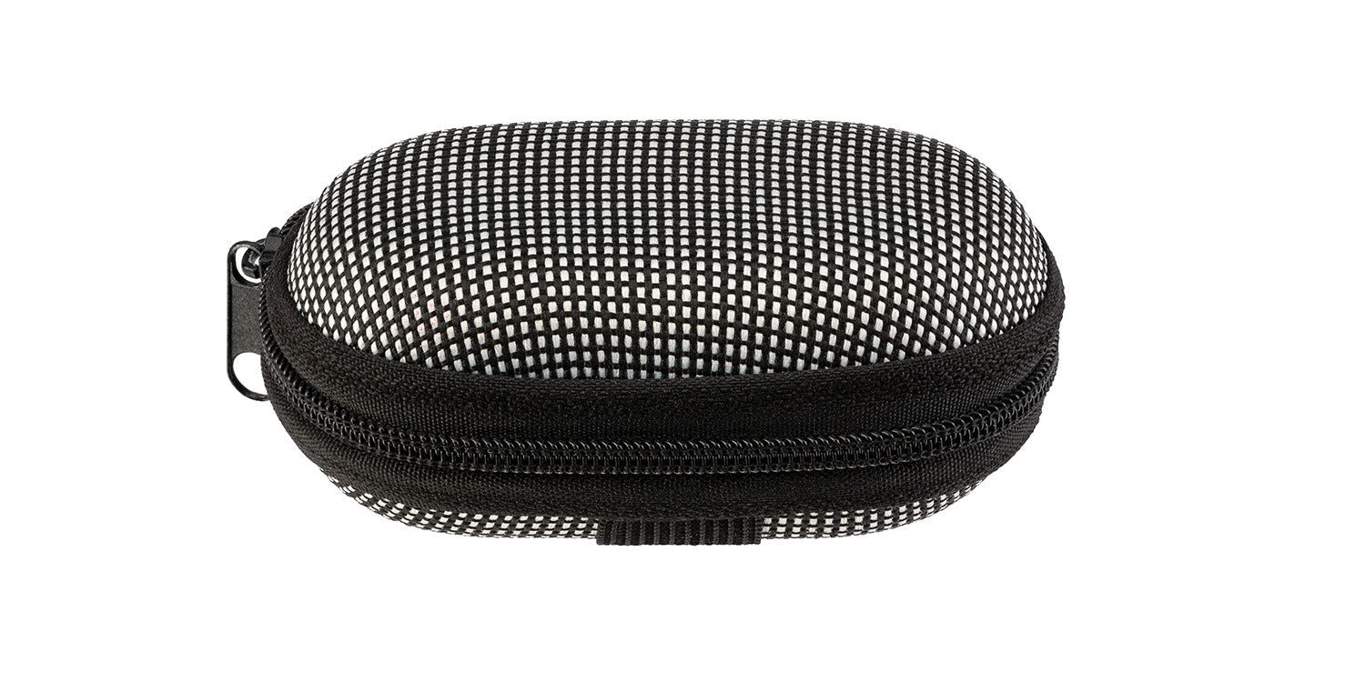 Étui à lunettes ovale noir avec fermeture éclair. Motif extérieur de petits carrés blancs.