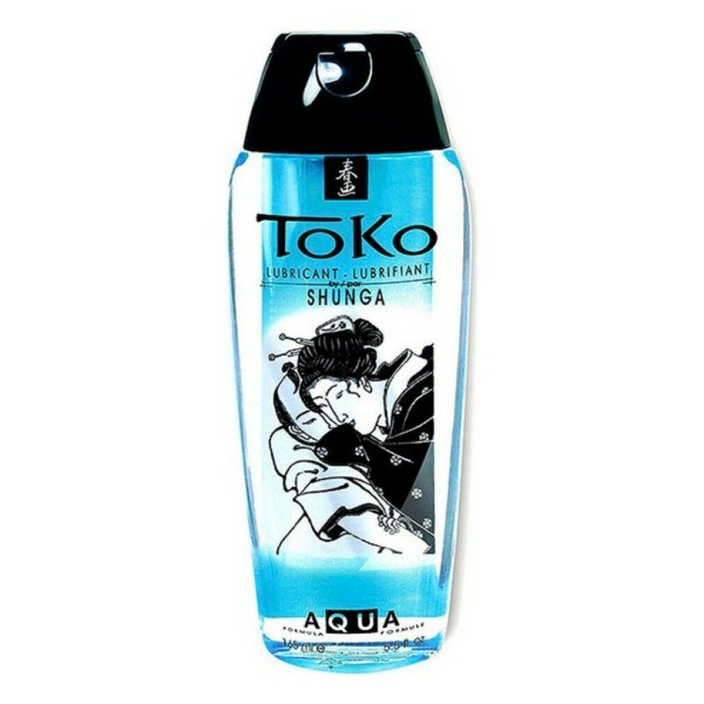 Heldere vloeistof in fles met zwarte dop. Opschrift: ToKo, Aqua, Shunga. Illustratie van een vrouw.