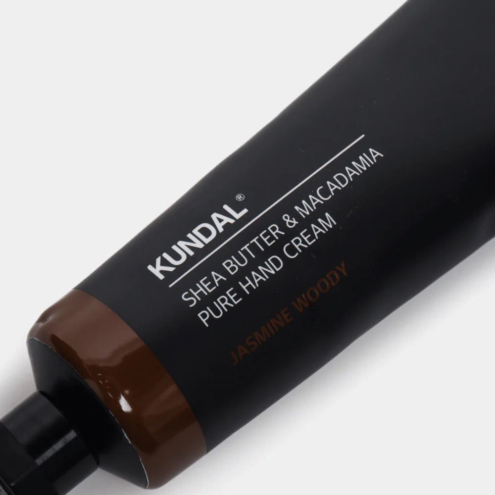 Close-up van de KUNDAL handcrème tube met shea butter & macadamia.