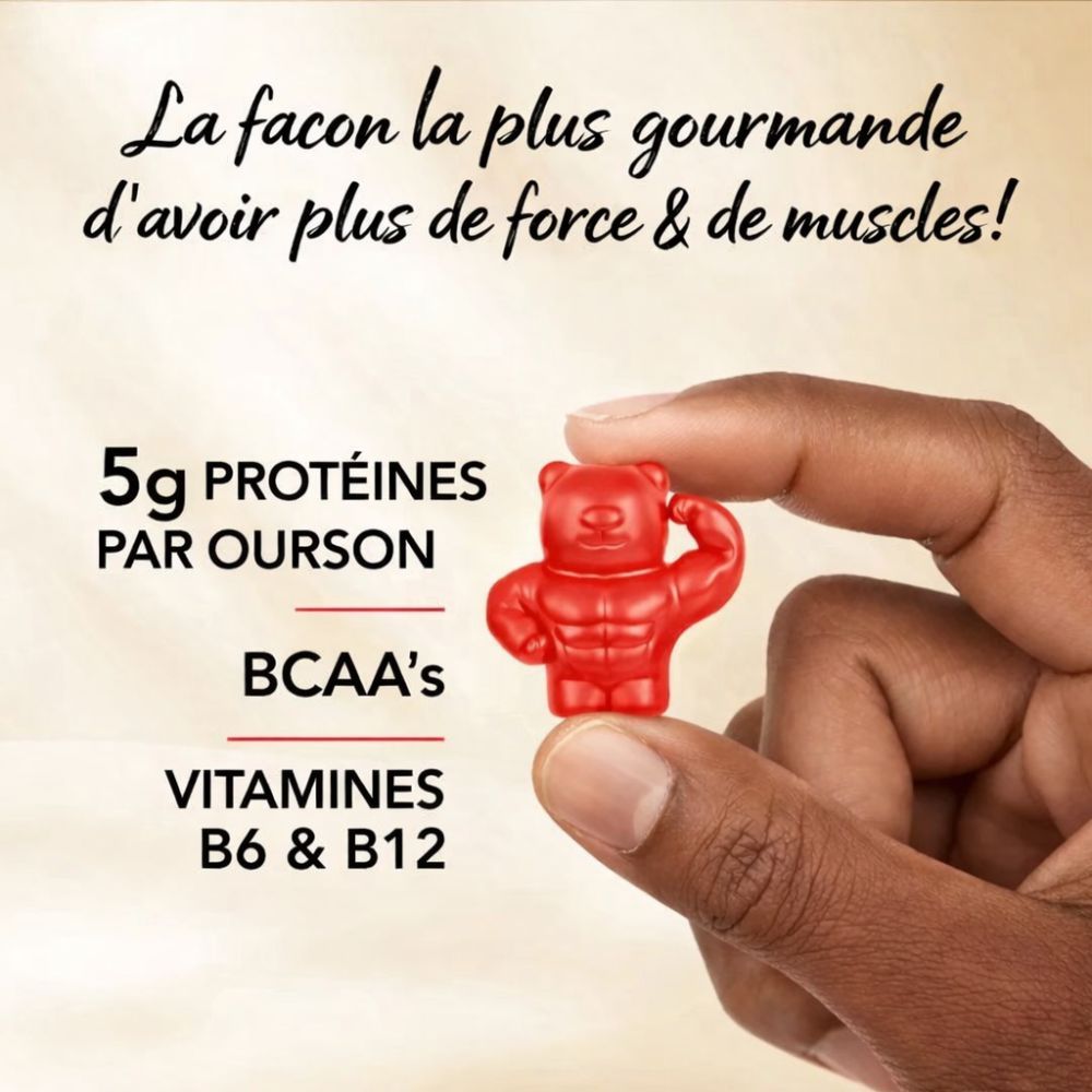 Main tenant un ourson en gomme rouge. Texte : 5g protéines, BCAA's, vitamine B6 & B12.