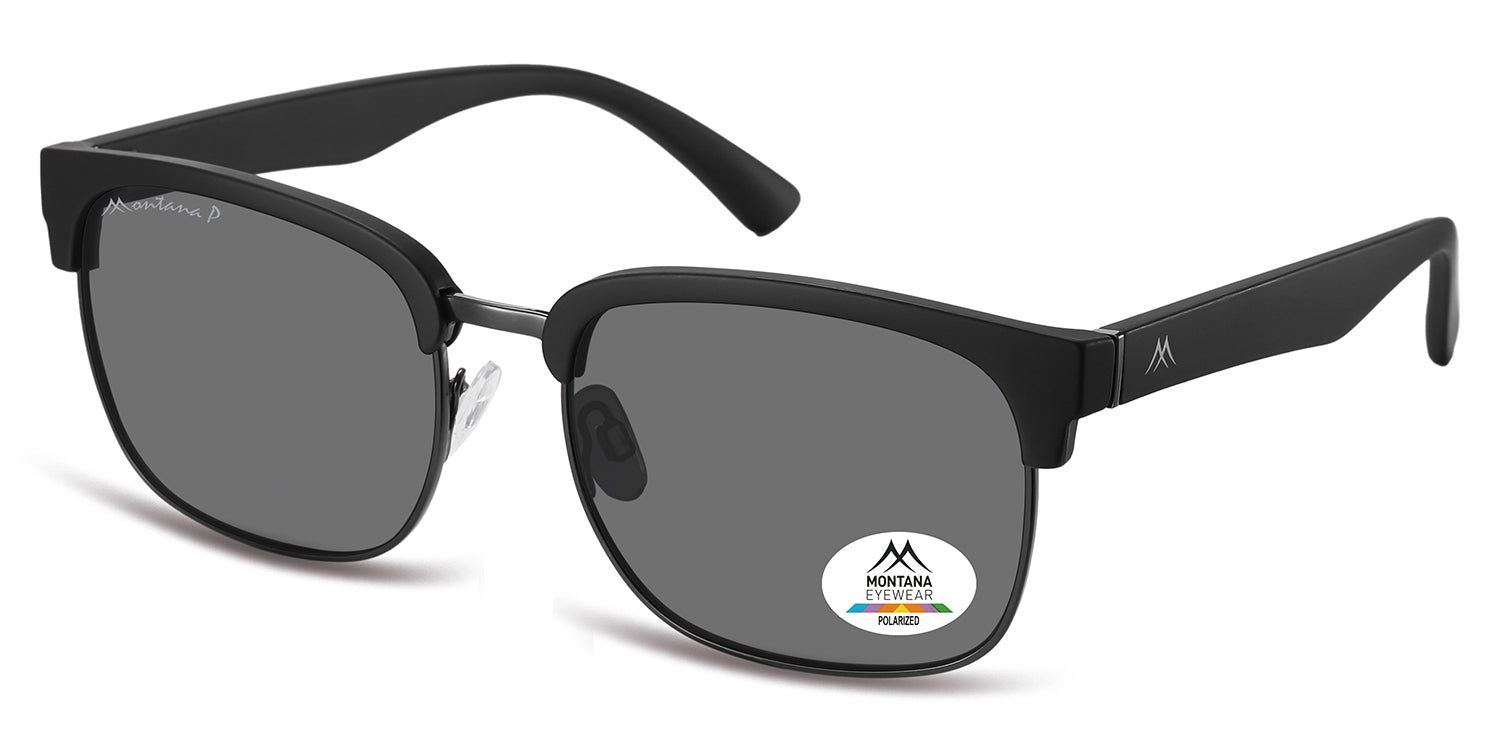 Lunettes de soleil noires, verres gris. Logo Montana Eyewear sur la lentille et la branche. Vue en biais, monture métallique.