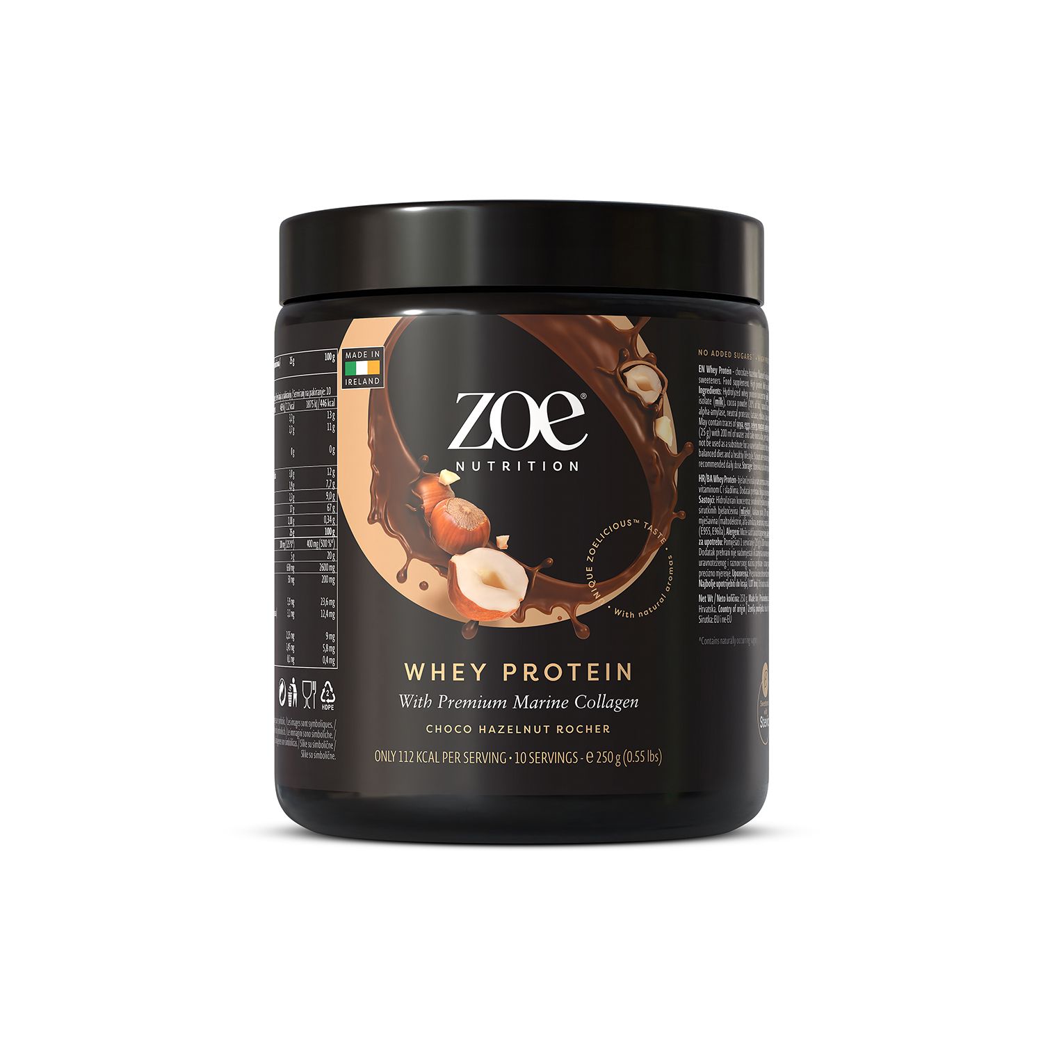 Zwarte pot Zoe Nutrition Whey Protein. Opschrift: Choco Hazelnut Rocher. Illustratie van hazelnoten en chocoladespatten.