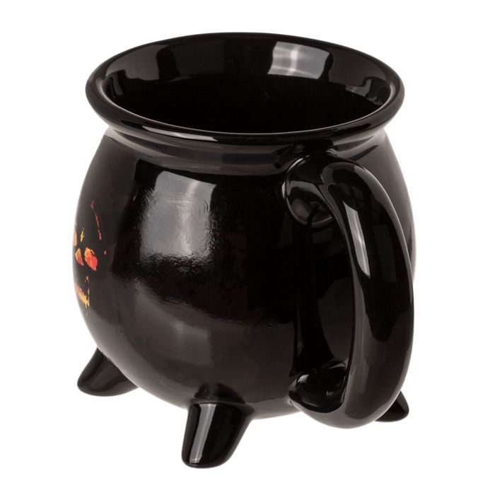 Zwarte keramische beker in ketelvorm met handvat en drie poten. Doodskop-vlammen ontwerp.
