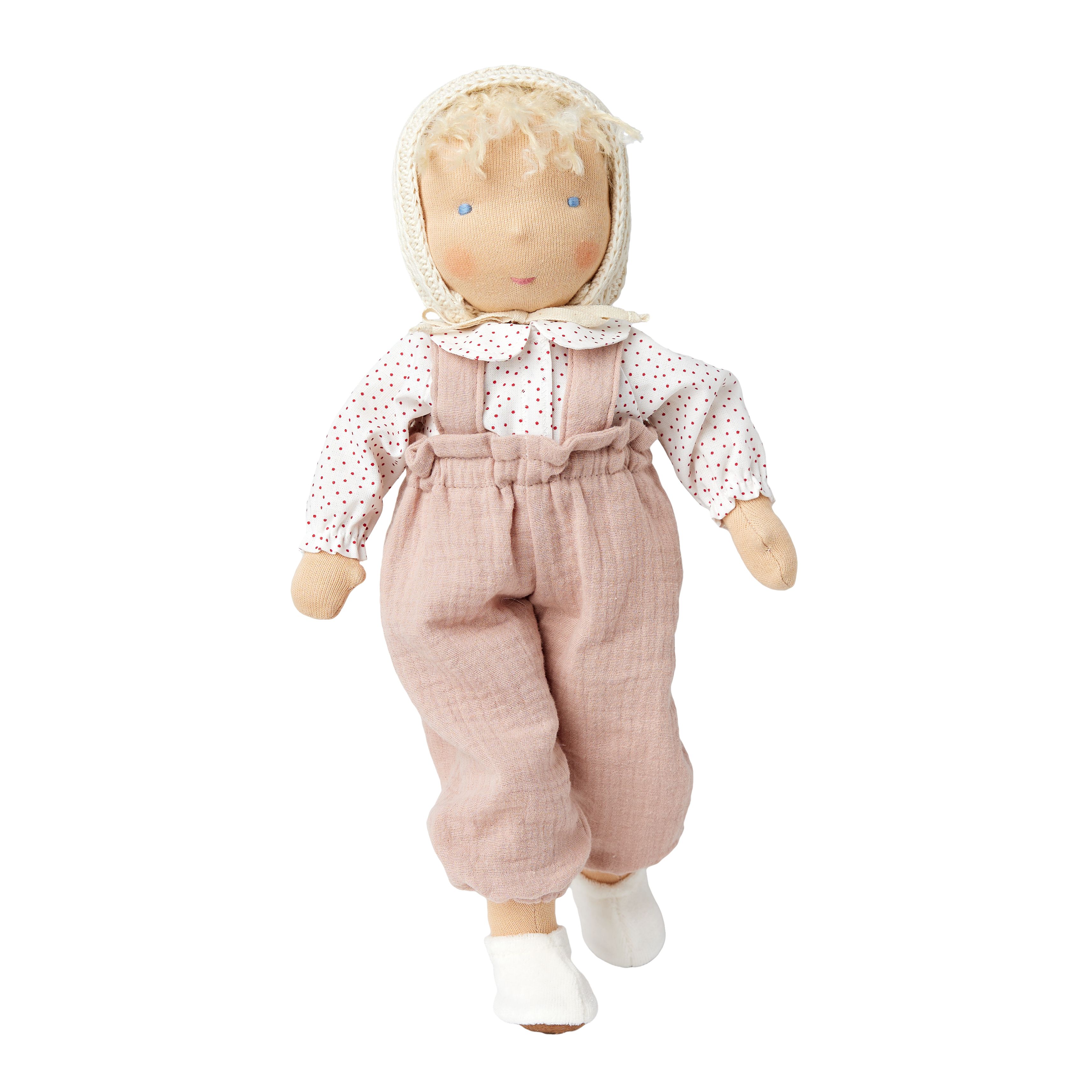 Poupée en tissu HANNAH, cheveux blonds, vêtue d'une salopette rose, d'une chemise à pois et d'un bonnet blanc. Chaussures blanches.