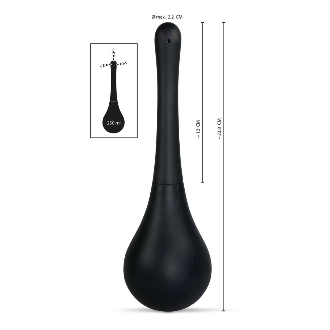Zwarte anale douche met afmetingen: totale lengte 25.8 cm, reservoirhoogte ca. 12 cm, max. diameter 2.2 cm.