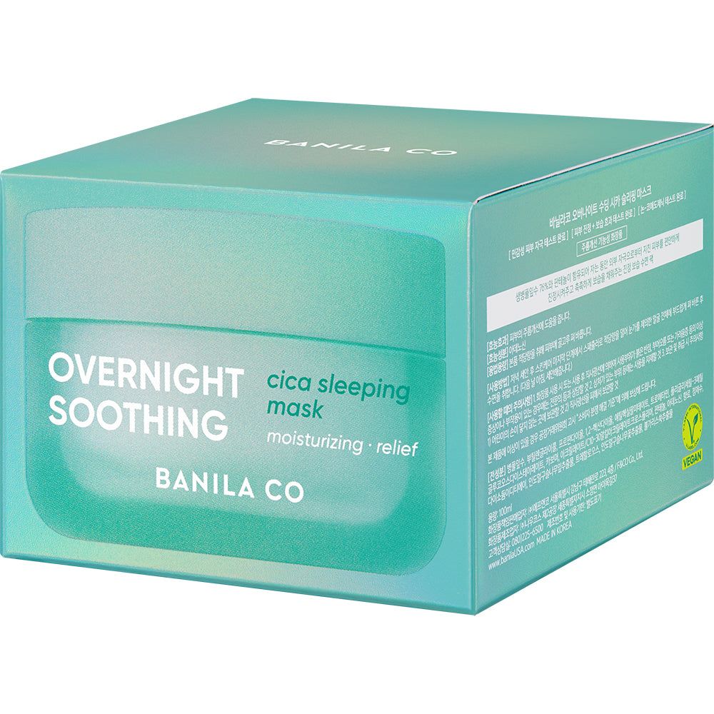 Groene verpakking met tekst: OVERNIGHT SOOTHING, BANILA CO, Cica Sleeping Mask. Vegan zegel.