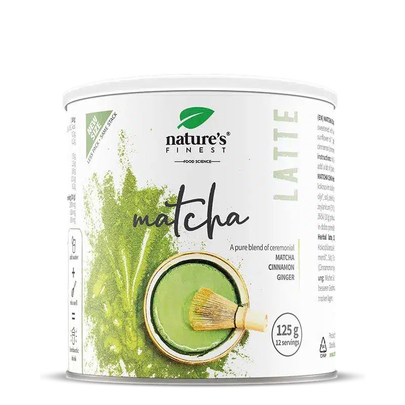 Boîte Nature's Finest Matcha Latte, 125g. Montre la poudre, un fouet en bambou et une tasse. "New Size" et "12 Servings" sont visibles.