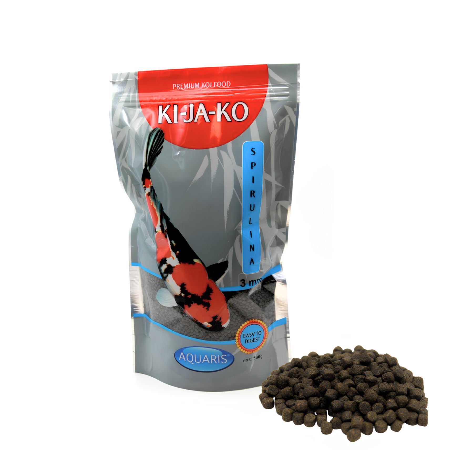 Emballage de KI-JA-KO Koifischfutter Spirulina Plus 3 mm. Une petite quantité de granulés à côté.