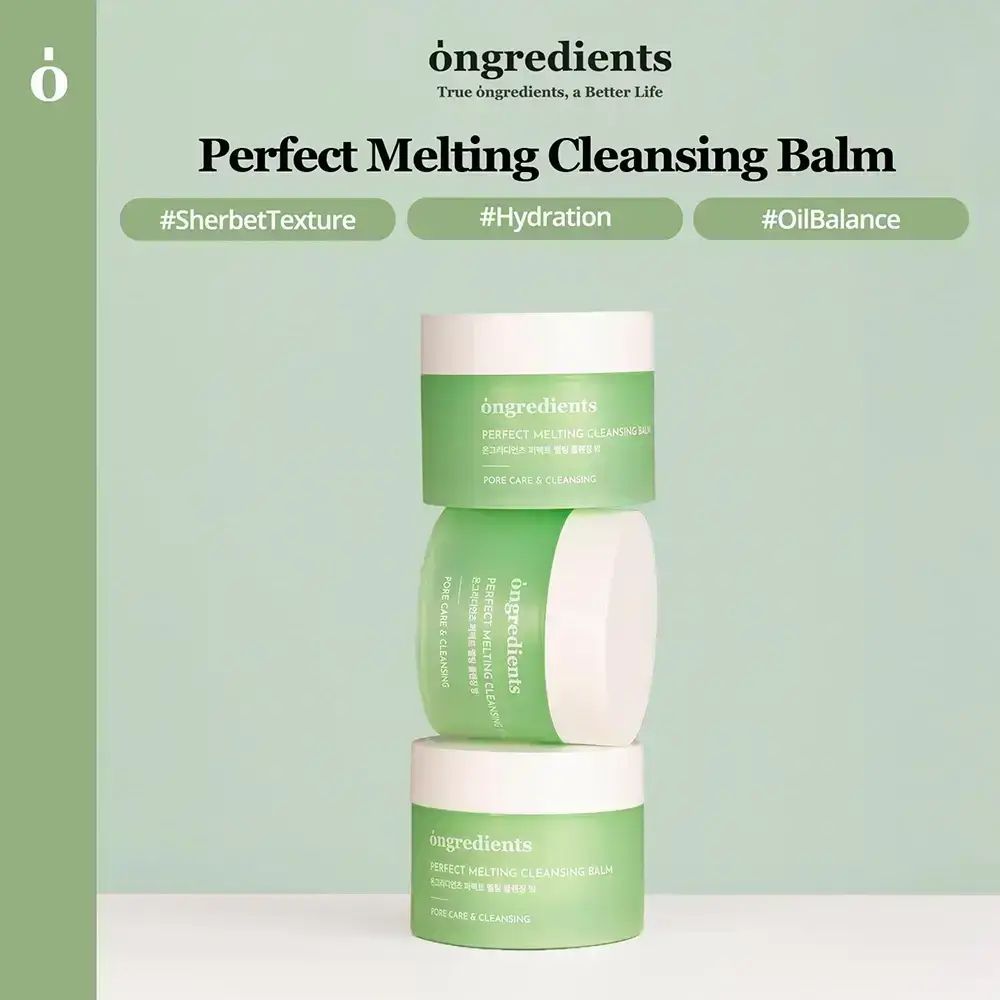 Drie groene potten gestapeld. Opschrift: Perfect Melting Cleansing Balm. Merk en productnaam zichtbaar. Achtergrond: lichtgroen.
