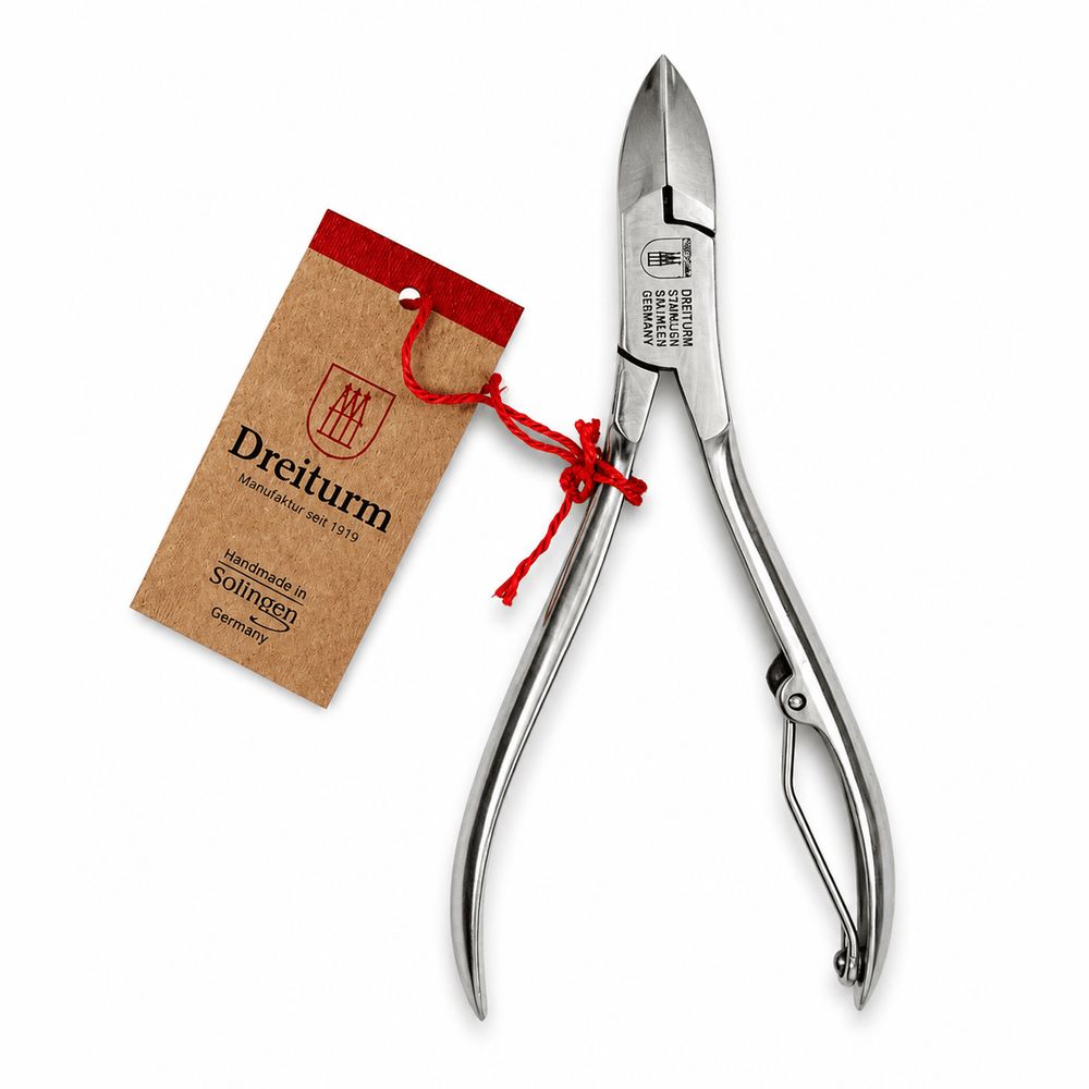 Mat roestvrijstalen nagelknipper met rood label 'DREITURM' en 'Handmade in Solingen Germany'.