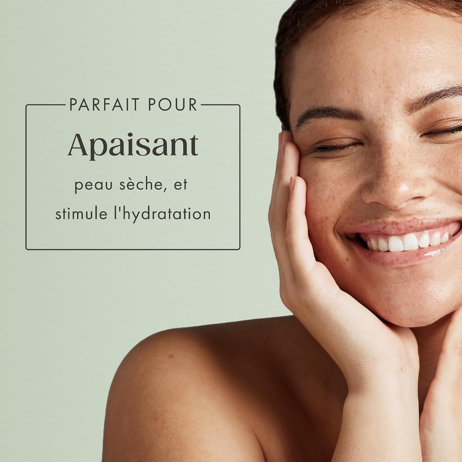 Femme yeux fermés mains sur le visage, sérum apaisant SATIN NATUREL.