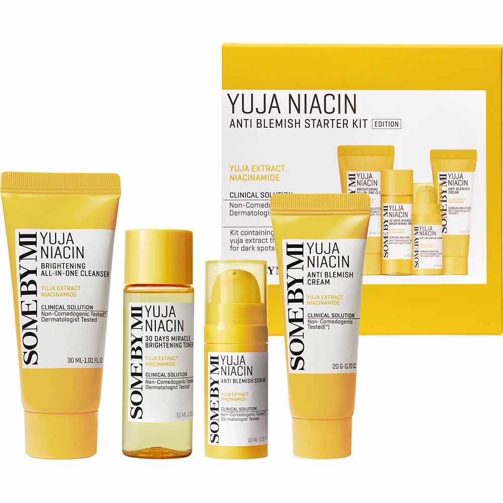 Kit SOMEBYMI Yuja Niacin Anti Blemish Starter jaune. Comprend nettoyant, tonique, sérum et crème. Inscription: Yuja Niacin.