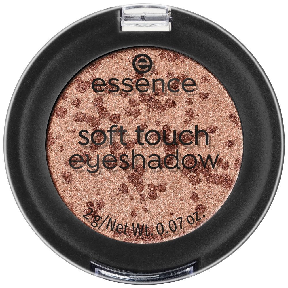 Fard à paupières rond dans un boîtier noir avec couvercle transparent. Beige avec des taches marron. "essence soft touch eyeshadow" sur le boîtier.