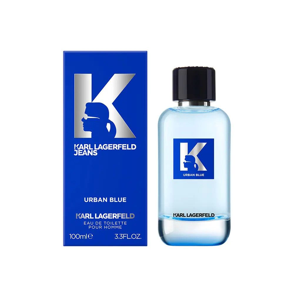 Blauwe parfumfles en verpakking. Fles met zwarte dop, blauwe verpakking met logo en tekst.