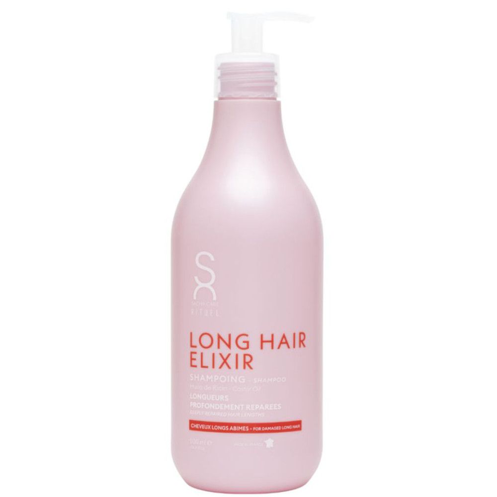 Flacon de shampooing rose avec pompe blanche. Inscription : Long Hair Elixir Shampoo. Pour cheveux longs.
