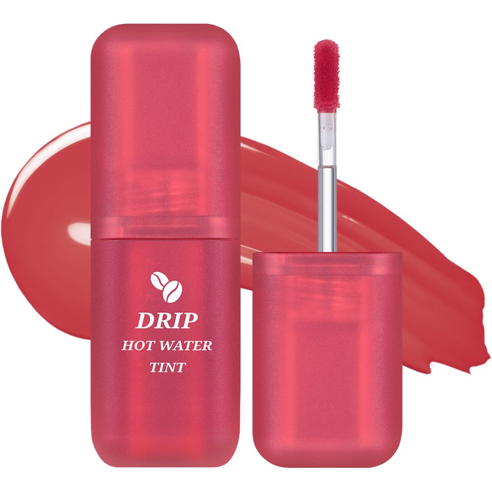 Rouge à lèvres teinté avec applicateur. Inscription: Drip Hot Water Tint. Capuchon ouvert, tache de couleur à côté.