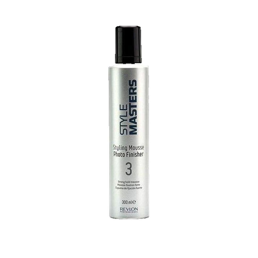 Zilveren spuitfles met zwarte dop. Opschrift STYLE MASTERS, Styling Mousse Photo Finisher 3, 300 ml, Revlon Professional.