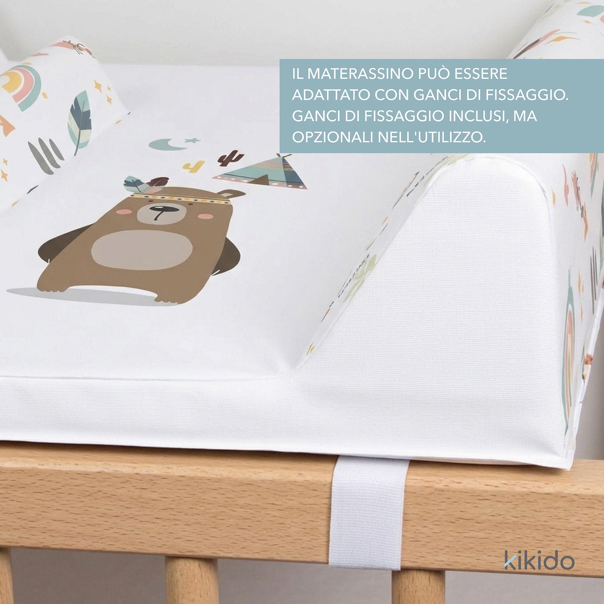 Matelas à langer avec bord surélevé et sangles de fixation, motif ours.